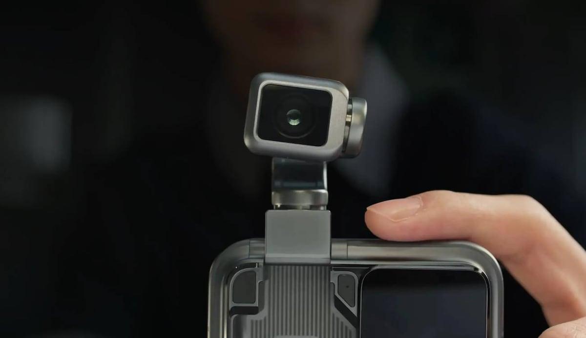Honor Robot Phone mostrando su cámara y brazo robótico
